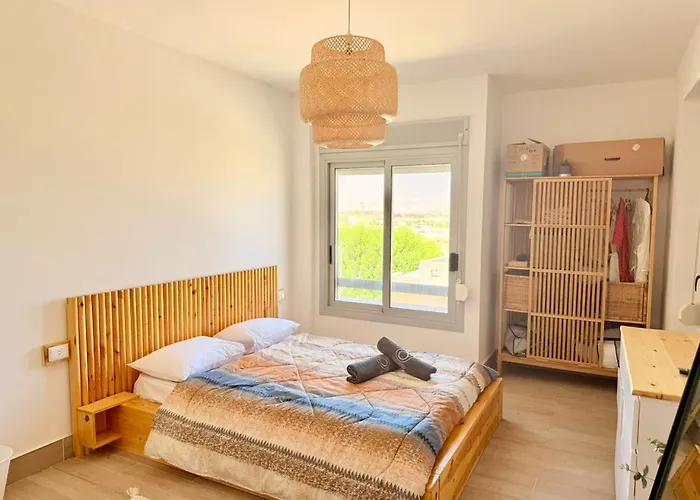 Modern 3br Duplex In Einbay With Private Roof Apartment