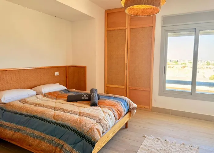 Apartment Modern 3br Duplex In Einbay With Private Roof