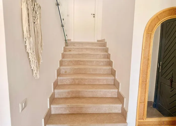 Modern 3br Duplex In Einbay With Private Roof Apartment *