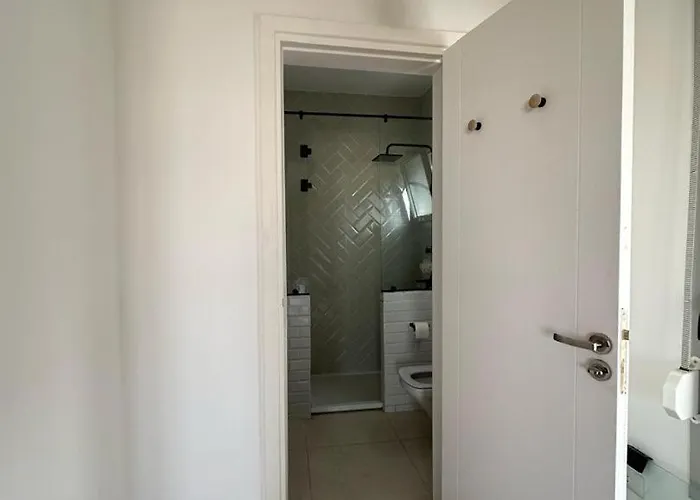 Modern 3br Duplex In Einbay With Private Roof Apartment *