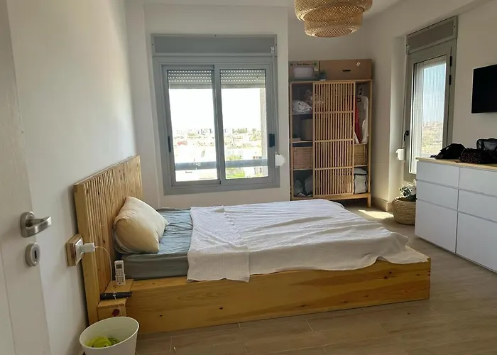Modern 3br Duplex In Einbay With Private Roof Apartment