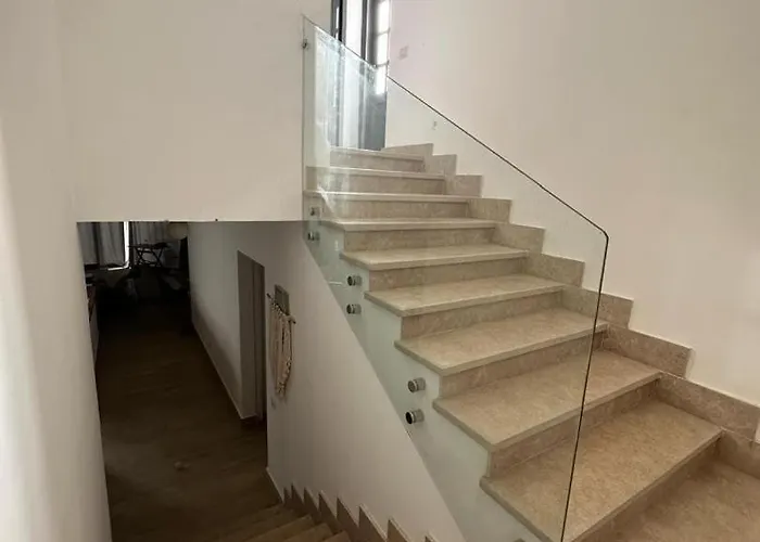 Modern 3br Duplex In Einbay With Private Roof *