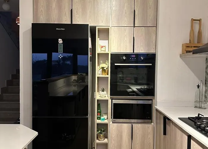 Modern 3br Duplex In Einbay With Private Roof *