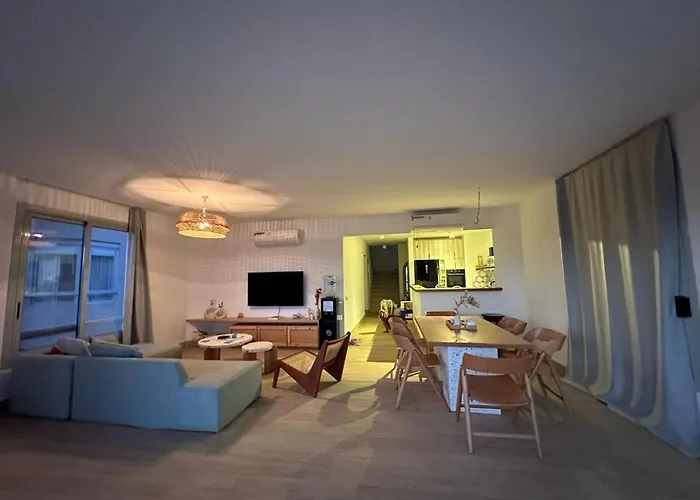 Modern 3br Duplex In Einbay With Private Roof Apartment