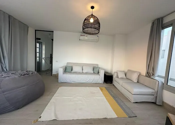 Modern 3br Duplex In Einbay With Private Roof Apartment *